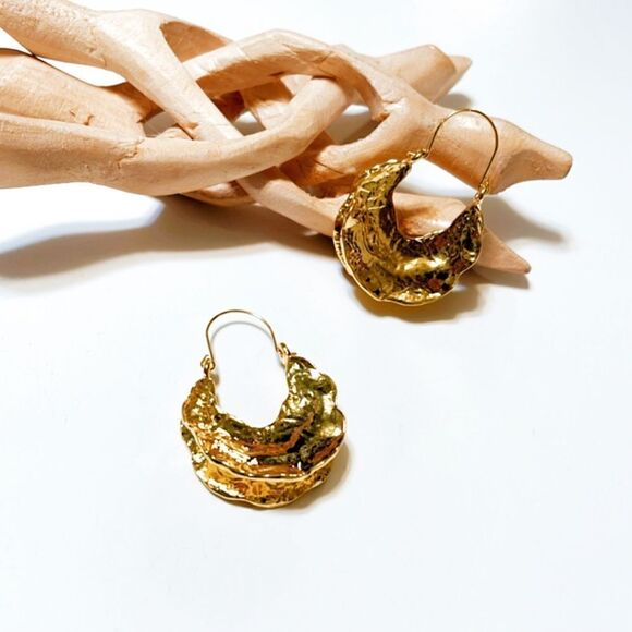 #392 Zara gold crescent moon hoop earrings - Picture 2 of 6